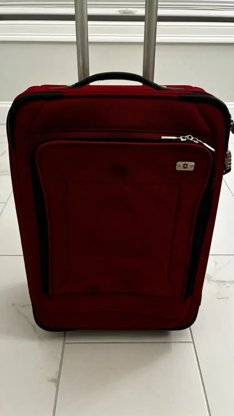 Victorinox Mobilizer NXT Red 22” Upright Wheeled Luggage Bag, Large